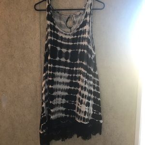 Black and white flowy tank with black trim